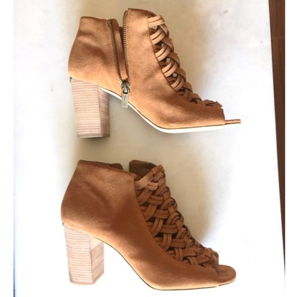 Michael Kors tan acorn ankle boots / open booties - Picture 4 of 8